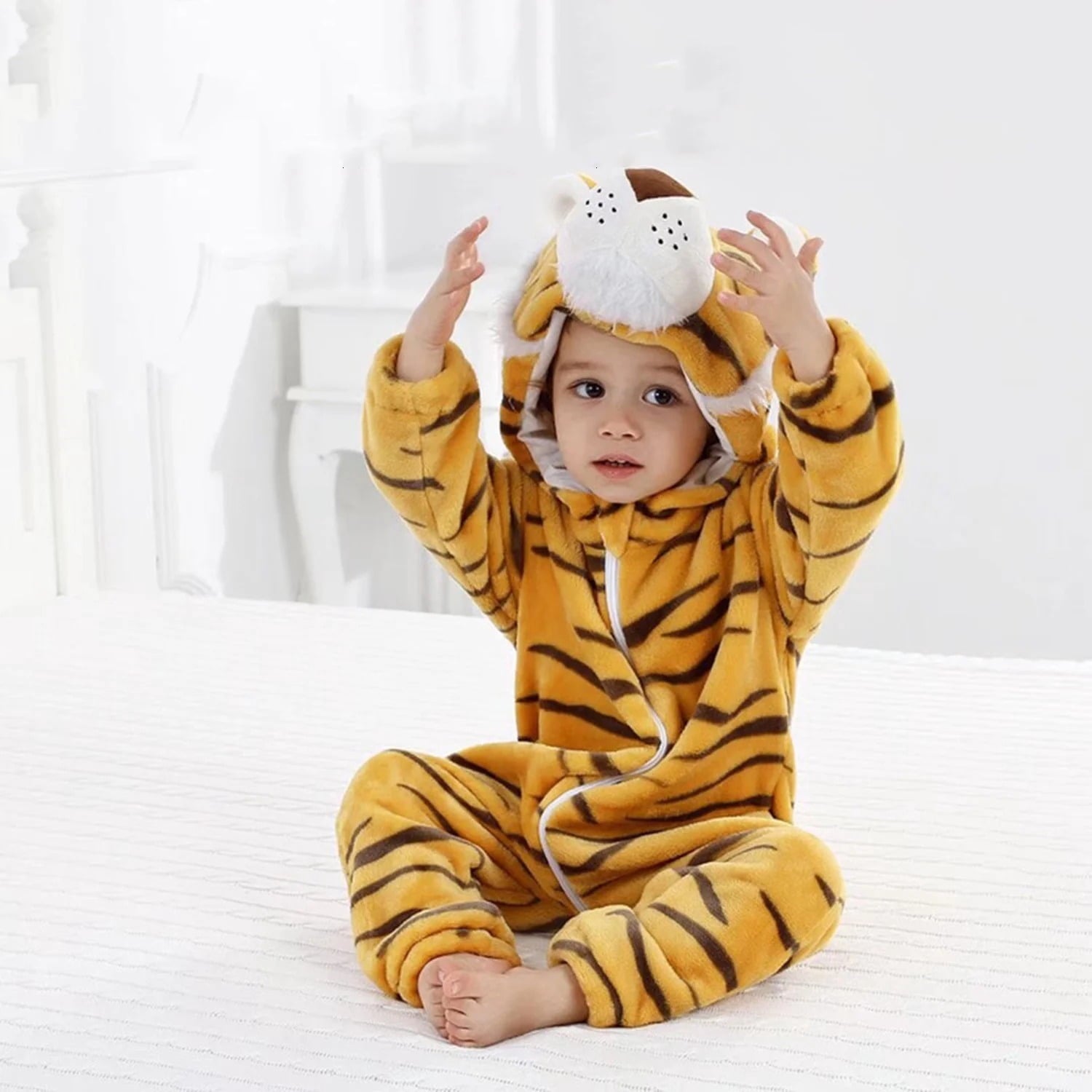WIBACKER 0-3T Unisex Baby Animal Costume Winter Autumn Flannel Hooded Romper Christmas and Halloween Panda Cosplay Jumpsuit