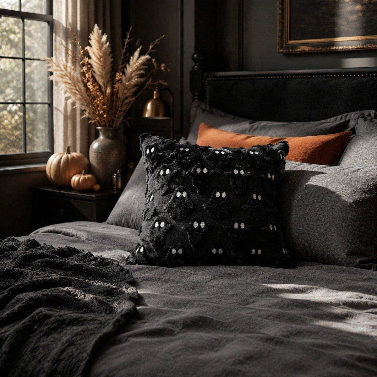 Decorative Pillow Plush Ghost Throw Pillow Cover 18 X 18 Inch 1 Piece for Couch Bedroom Halloween Home Decor