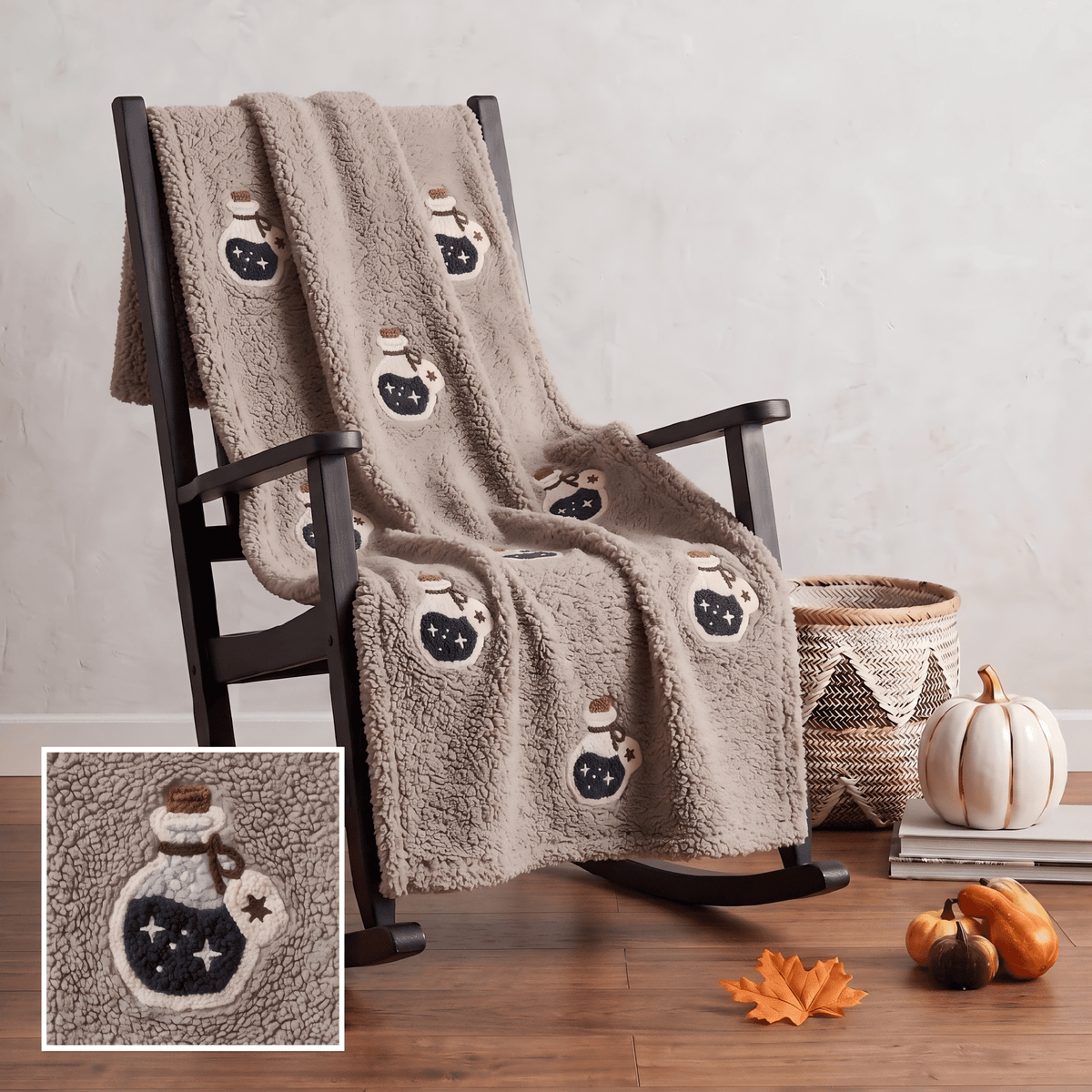 Guvpev Halloween Flannel Throw Blanket, 39.4" x 27.6" Soft Plush 3D Pumpkin Printed Decorative Blanket for Couch, Bed, Travel, Living Room, Cozy Fall Holiday Home Accent