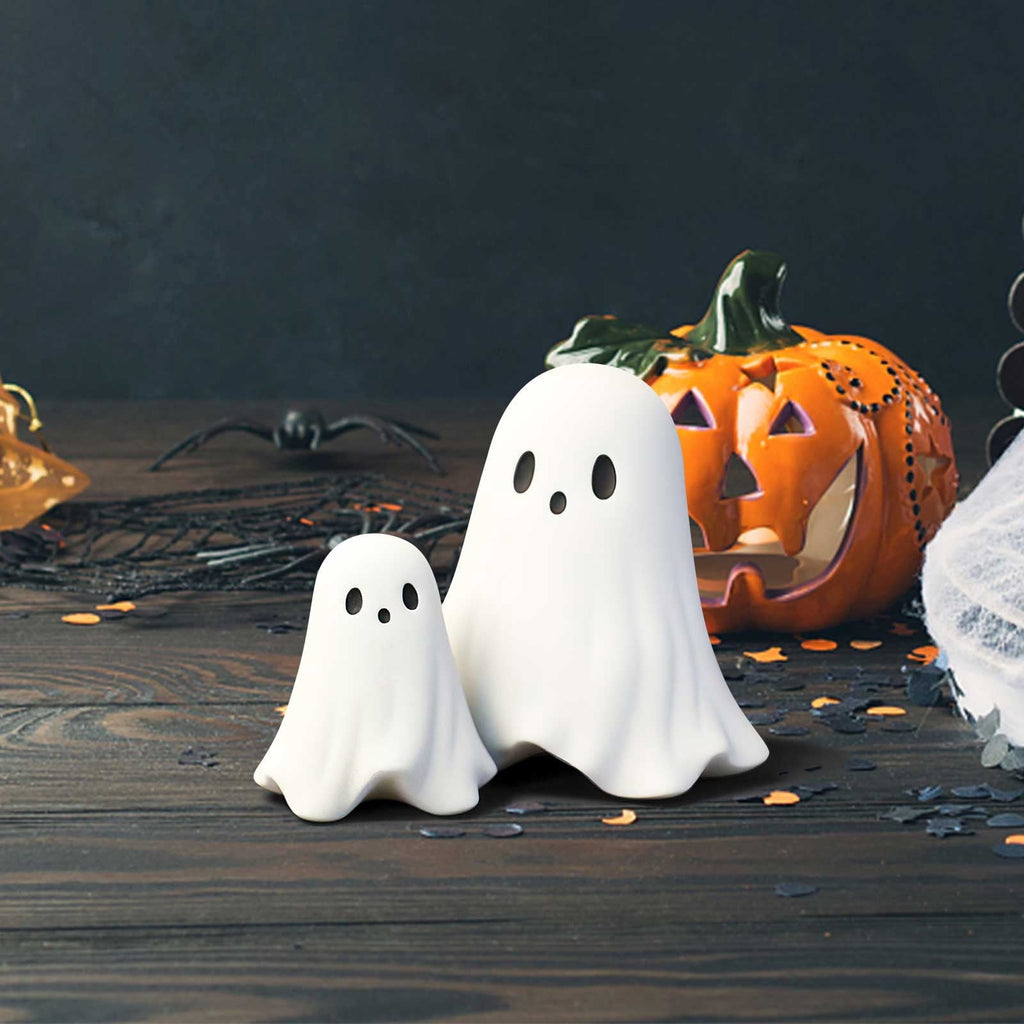 Qxpztk Halloween Cute Ghost Figurine, Spooky Resin Ghost Statue, Mini Ghost Decor for Halloween Decorations, Porch and Indoor Spooky Home Decor Ghost with a Red Heart - B