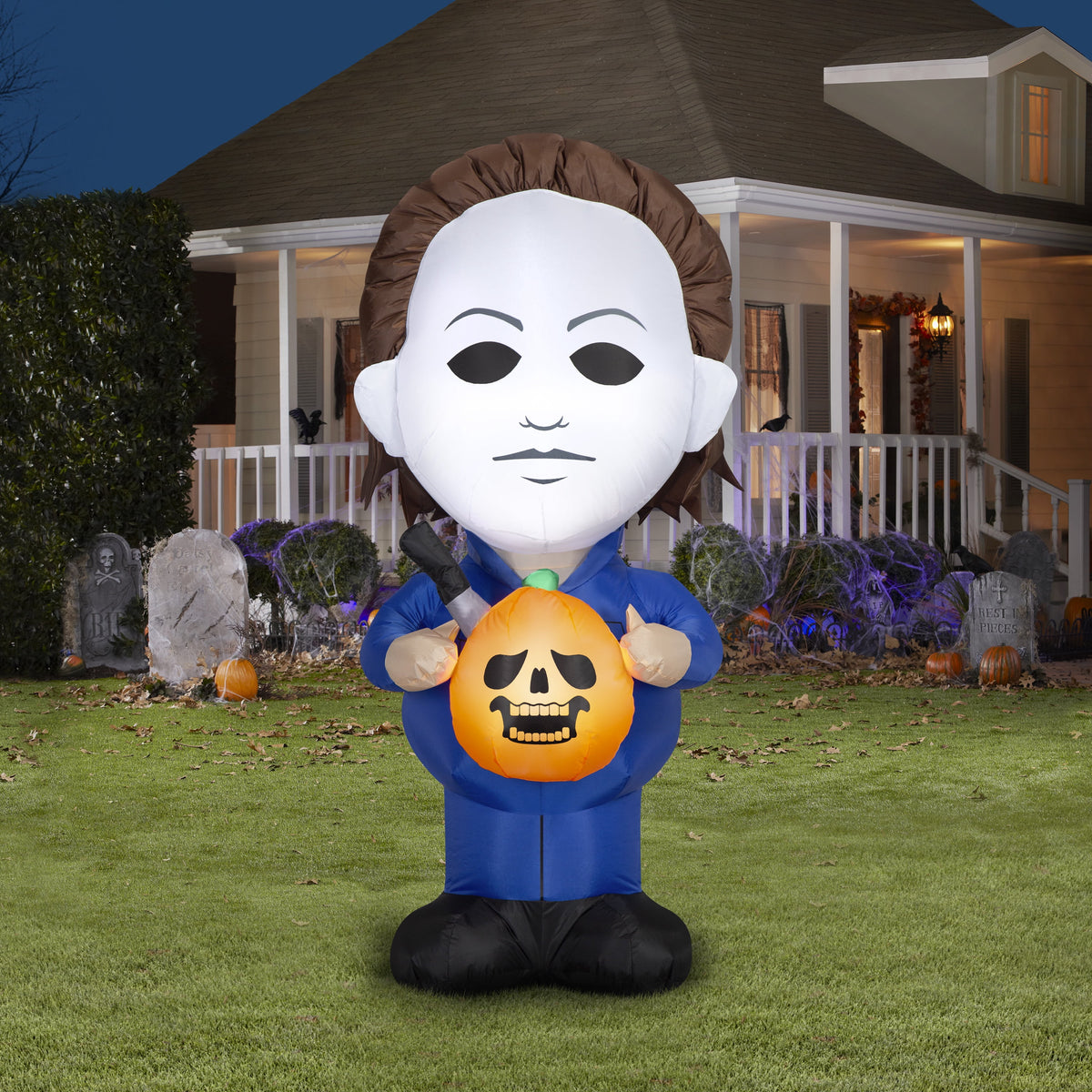 Airblown Halloween Yard Inflatables Light Michael Myers with Jack o' Lantern and Knife Universal, 5 ft