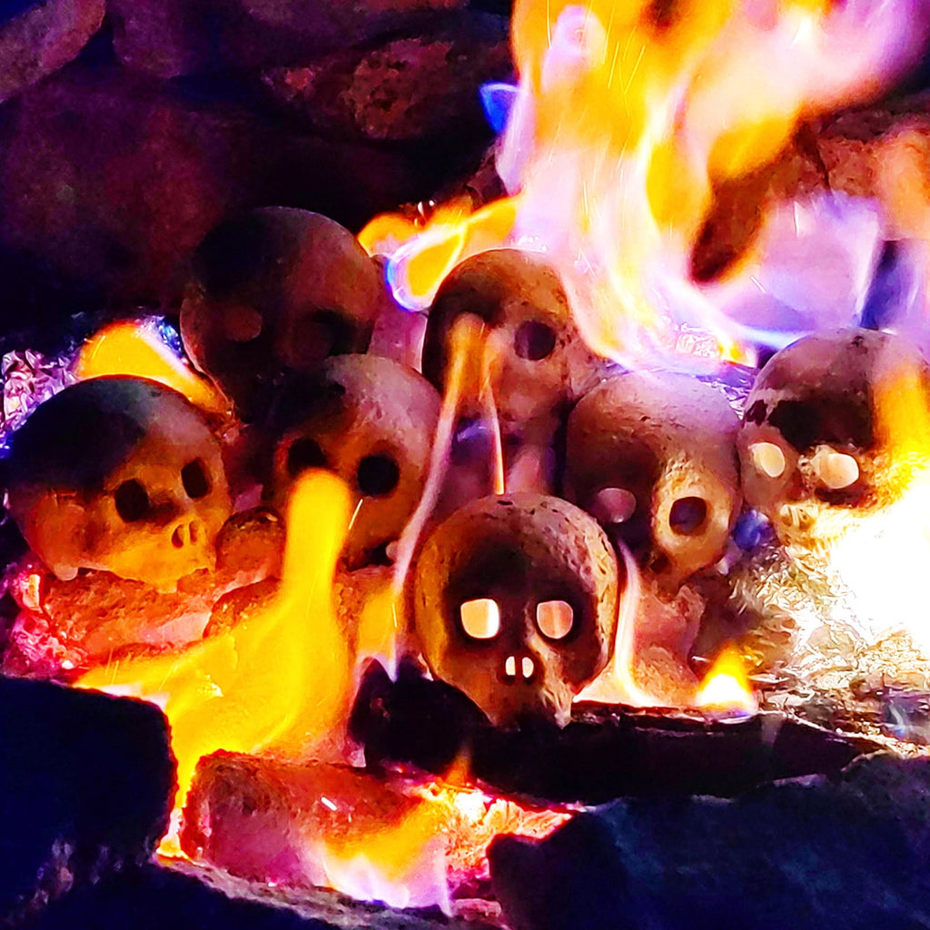 Halloween Decorations Indoor Outdoor Fake Human Skull Gas Log Fireplaces Decor 4PCS Terrifying Skull Fire Pit Reusable Skeleton Flame Fireproof Resin,Halloween Skull Shaped Fire Stones