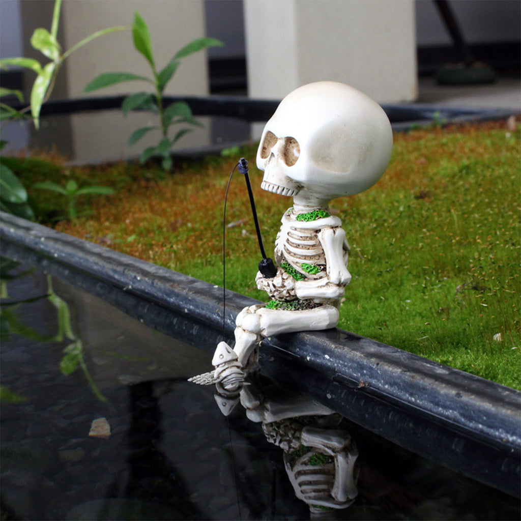 Darzheoy Halloween Fishing Skeleton Garden Accessory, Mini Skeleton Figurines Statue Decor Pond Waterfalls Gothic Home Office Desk Holiday Ornament