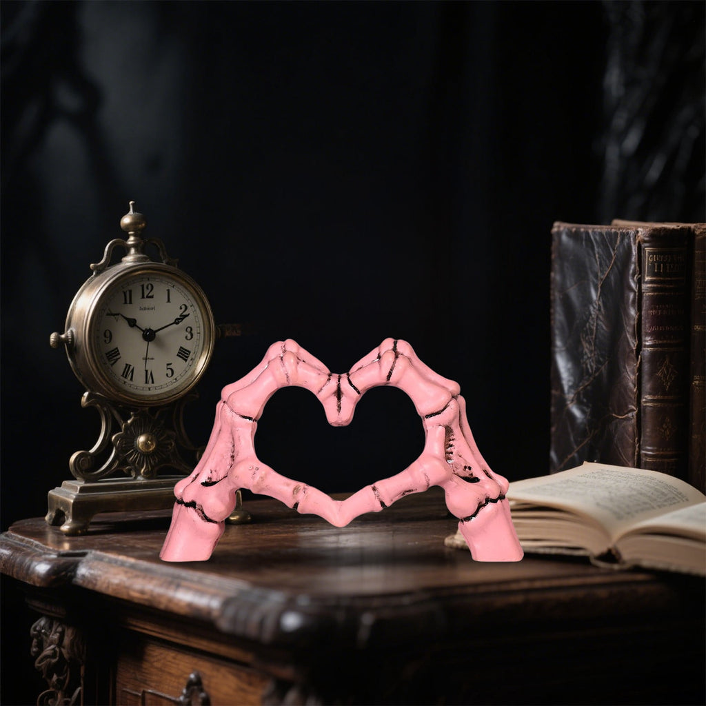 Eoozwa Skeleton Heart Hands Resin Ornament, Gothic Home Decor, Halloween Party Centerpiece, Unique Heart Shape Holiday Gift for Collectors, Spooky Decorations